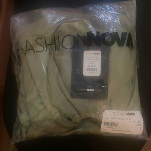 Fashion nova Can you knot ruched skirt set NWT still in plastic